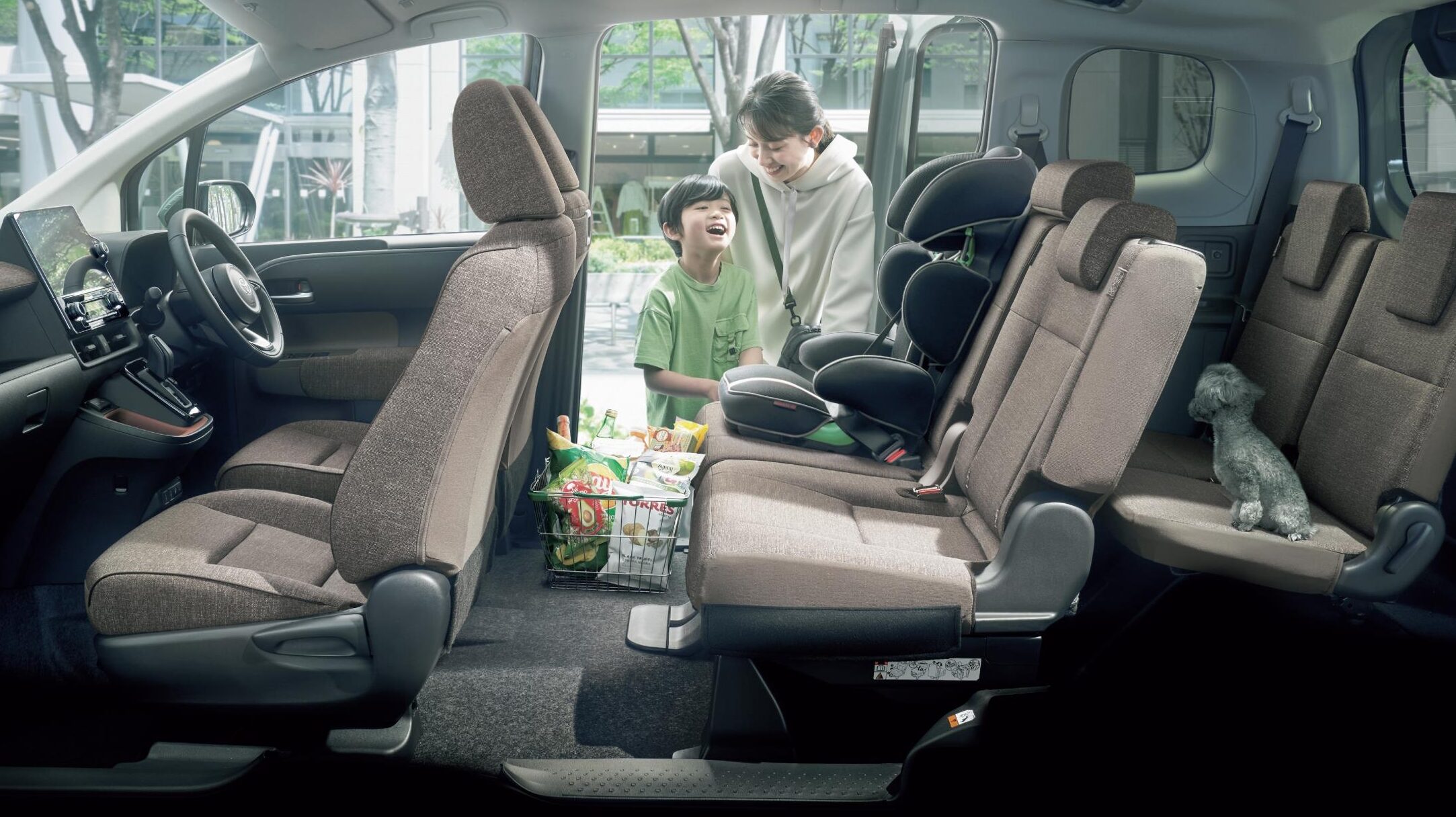 トヨタの人気スライドドア車をご紹介！―車種ごとの特徴やポイントを 